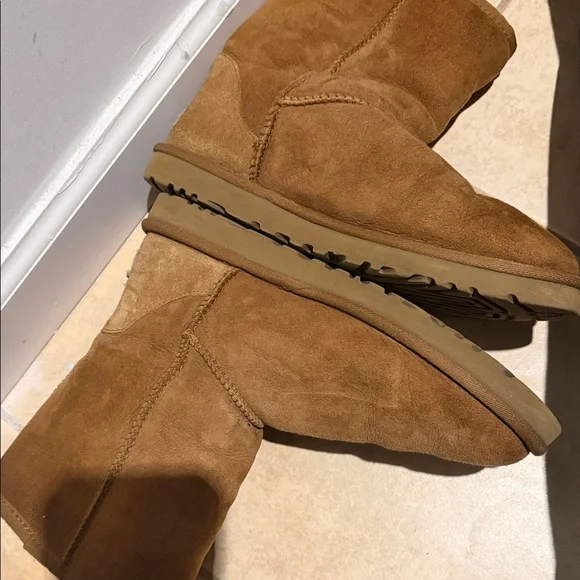 UGG Chestnut Shearling Winter Boots - Picture 4 of 4